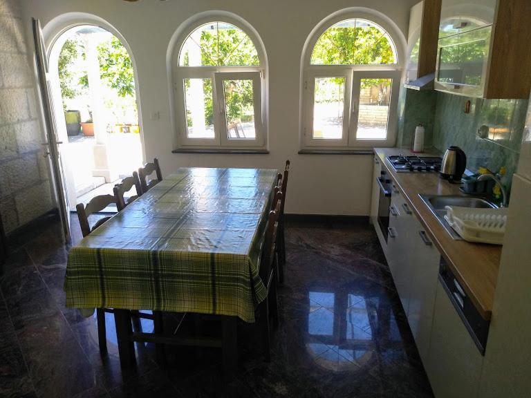 Apartament Curri Pucisca