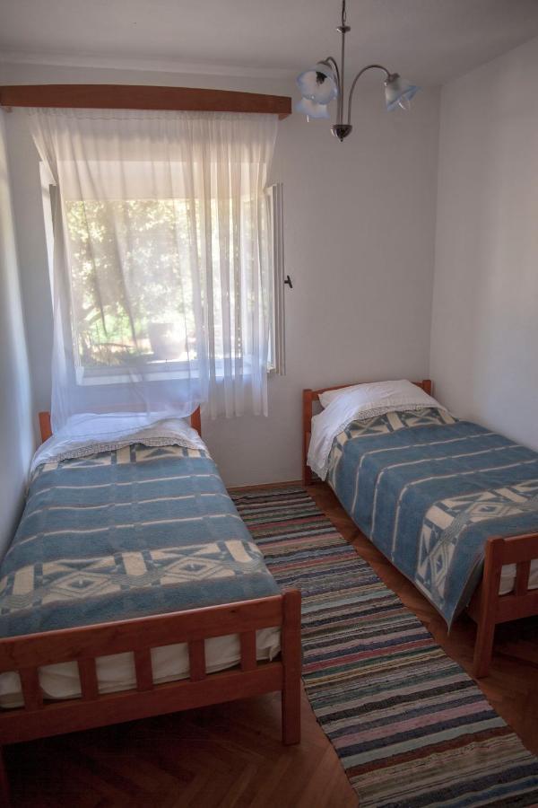 Apartament Curri *