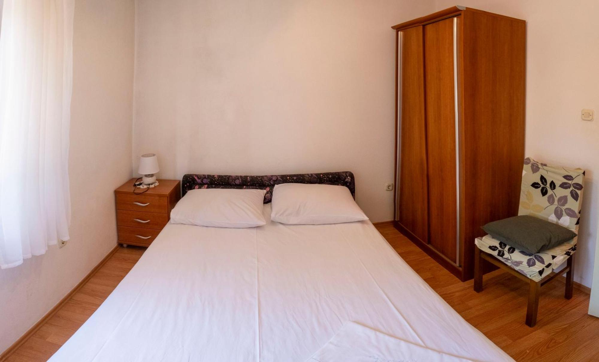 Curri Apartament *