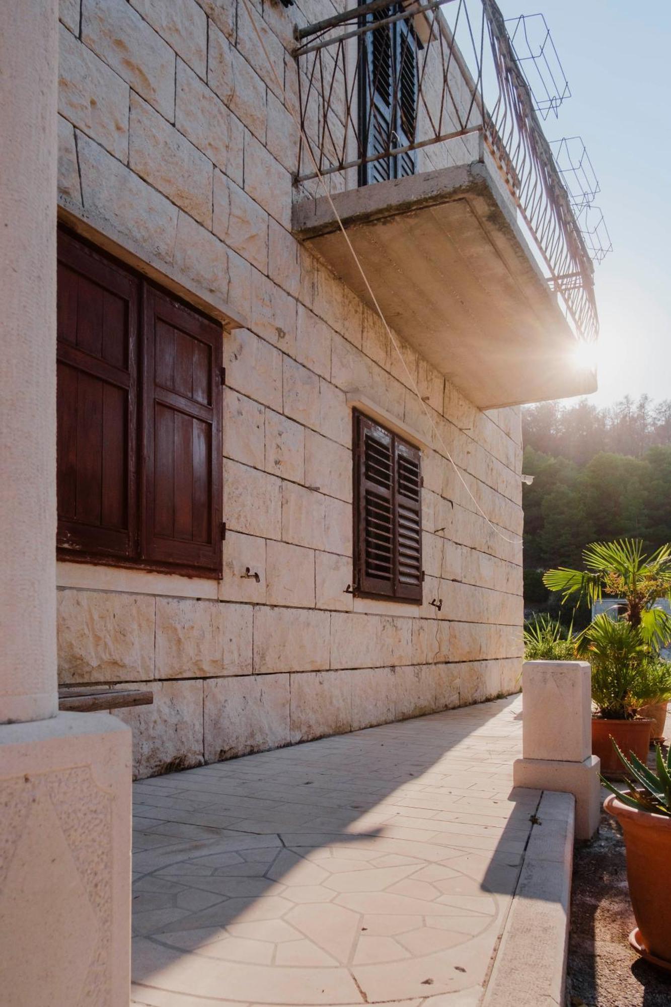 Apartament Curri *