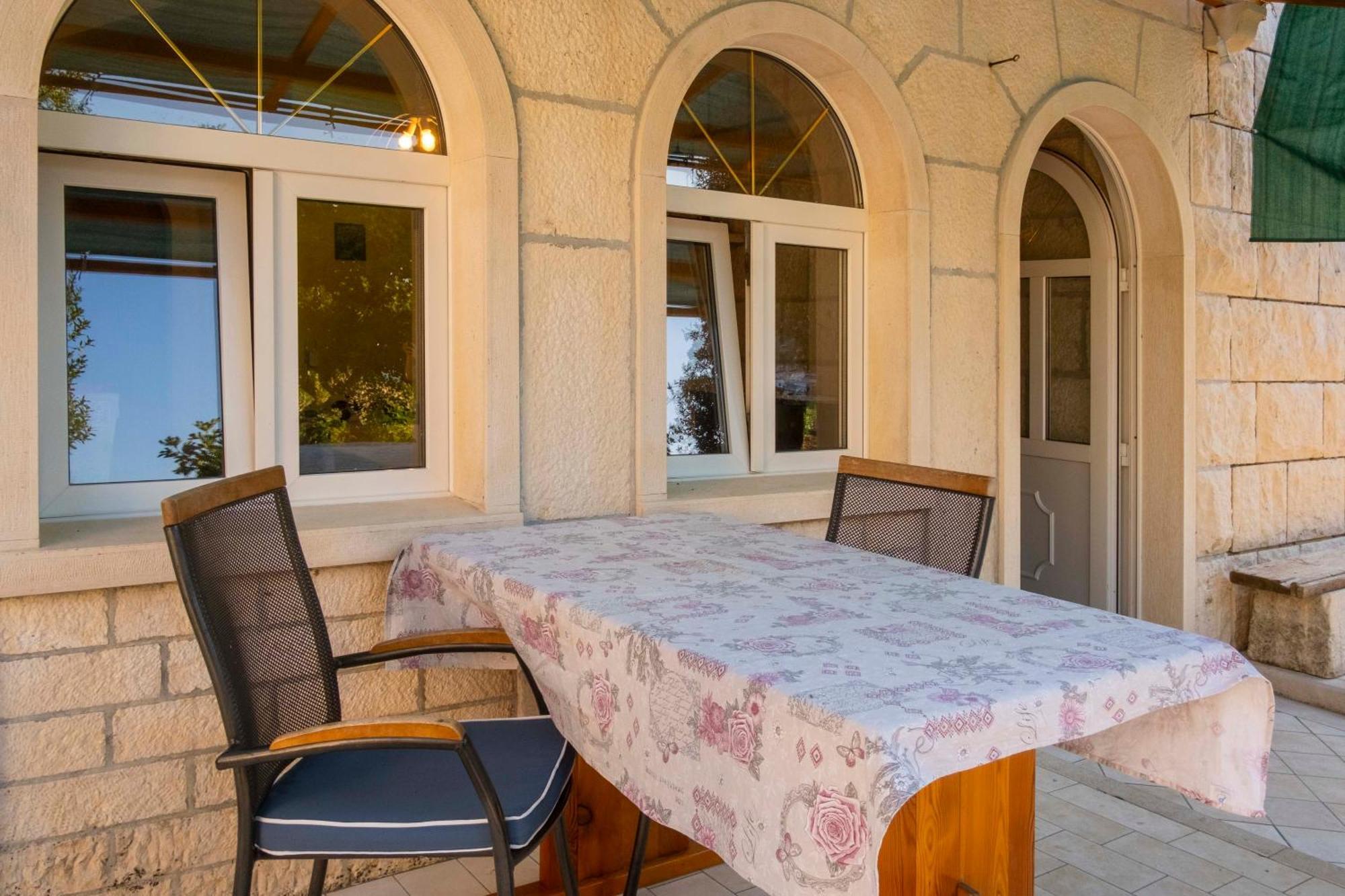 Apartament Curri Pucisca